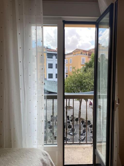 Lovely 2 Bedrooms Apartment Main Square Plasencia Dış mekan fotoğraf