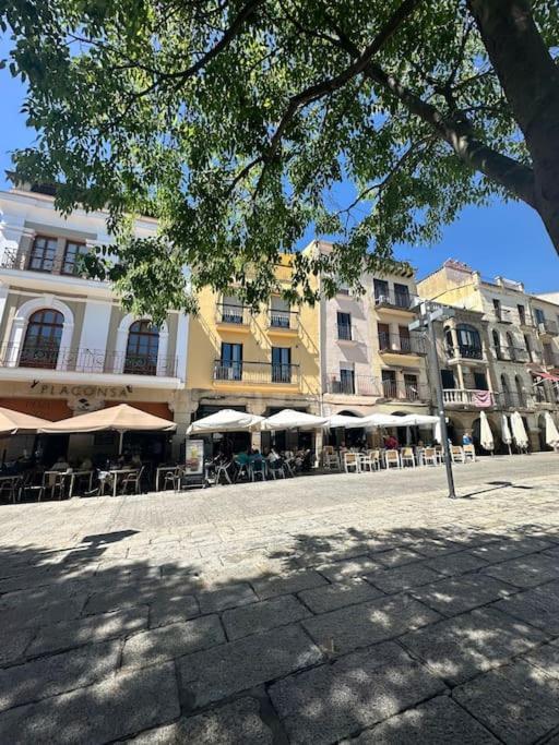 Lovely 2 Bedrooms Apartment Main Square Plasencia Dış mekan fotoğraf